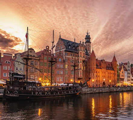 抵达格但斯克ARRIVAL IN GDANSK 抵达格但斯克ARRIVAL IN GDANSK