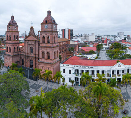 抵达圣克鲁斯 ARRIVAL IN SANTA CRUZ(海拔400米) 抵达圣克鲁斯 ARRIVAL IN SANTA CRUZ(海拔400米)