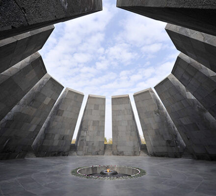 离开埃里温 DEPARTURE FROM YEREVAN 离开埃里温 DEPARTURE FROM YEREVAN