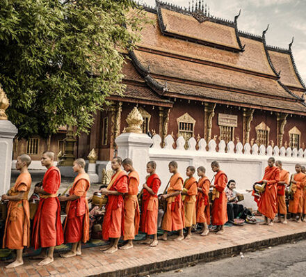 抵达万象 DEPARTURE FROM VIENTIANE 抵达万象 DEPARTURE FROM VIENTIANE