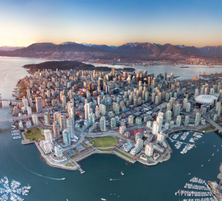 抵达温哥华 ARRIVAL IN VANCOUVER  抵达温哥华 ARRIVAL IN VANCOUVER