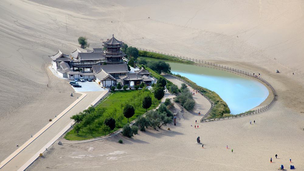 新月湖